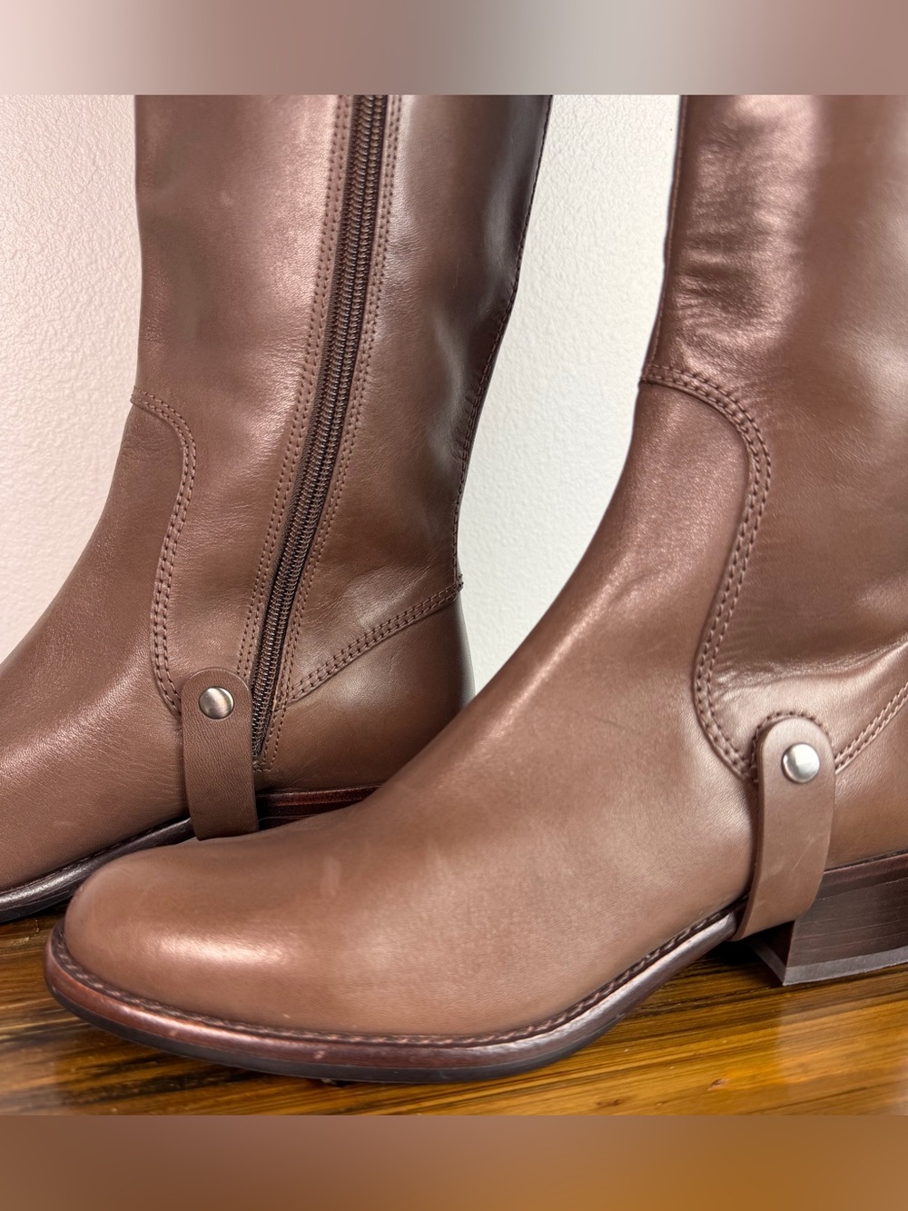 Via Spiga Women’s 7 Brown Leather Knee-High Zipper Riding Stirrup Fall Boots - Picture 2 of 11